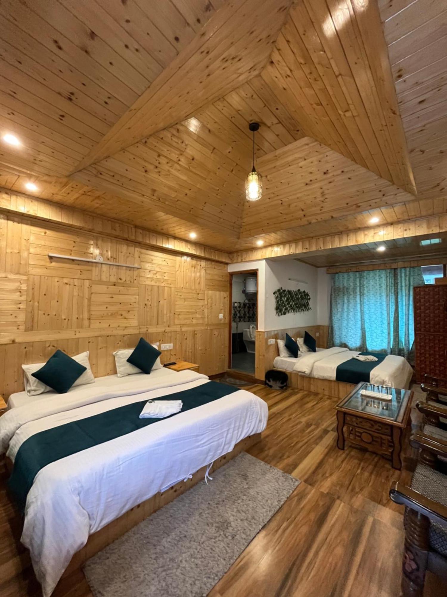 Hotel Neelgiri - Manali Diaries - Manali (Himachal Pradesh), Manali